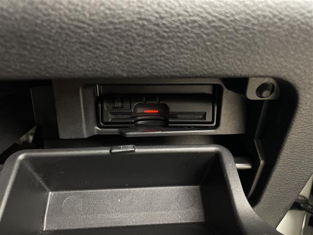 セレナ ハイウェイスター　純正９型ナビ　フリップダウンモニター　プロパイロット　アラウンドビューモニター　両側パワースライドドア　エマージェンシーブレーキ　デジタルインナーミラー　ドライブレコーダー　ビルトインＥＴＣ　ステリモ（14枚目）