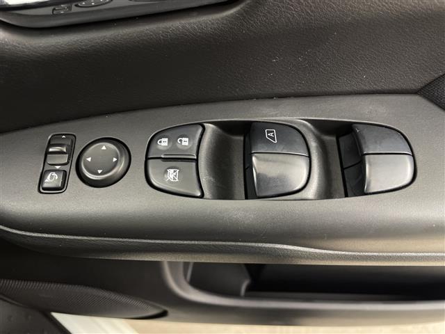 セレナ ハイウェイスター　純正９型ナビ　フリップダウンモニター　プロパイロット　アラウンドビューモニター　両側パワースライドドア　エマージェンシーブレーキ　デジタルインナーミラー　ドライブレコーダー　ビルトインＥＴＣ　ステリモ（15枚目）