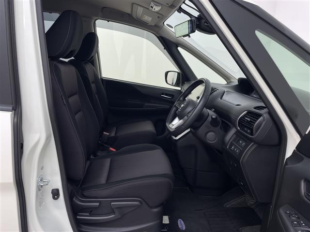セレナ ハイウェイスター　純正９型ナビ　フリップダウンモニター　プロパイロット　アラウンドビューモニター　両側パワースライドドア　エマージェンシーブレーキ　デジタルインナーミラー　ドライブレコーダー　ビルトインＥＴＣ　ステリモ（20枚目）