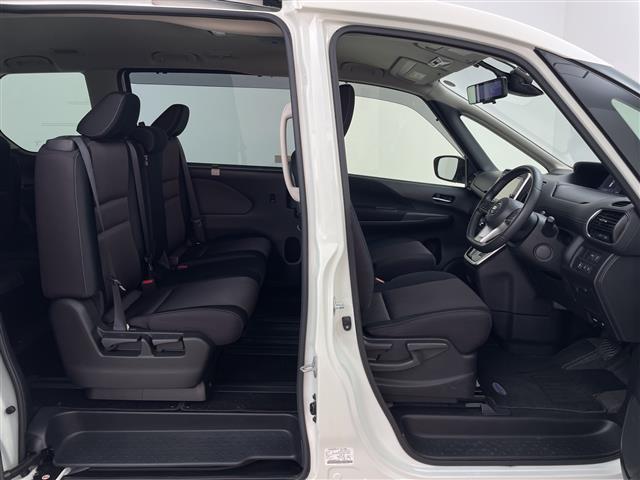 セレナ ハイウェイスター　純正９型ナビ　フリップダウンモニター　プロパイロット　アラウンドビューモニター　両側パワースライドドア　エマージェンシーブレーキ　デジタルインナーミラー　ドライブレコーダー　ビルトインＥＴＣ　ステリモ（23枚目）
