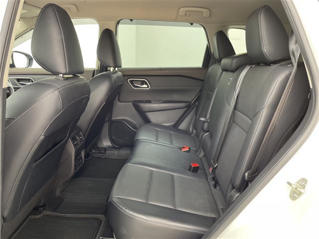 エクストレイル Ｇ　ワンオーナー純正１２．３インチナビＢｌｕｅｔｏｏｔｈ☆フルセグテレビ電動リアゲートプロパイロットブラインドスポットモニターメモリーシートヘッドアップディスプレイ（26枚目）