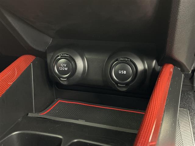 スイフトスポーツ ベースグレード　ワンオーナー　純正ＳＤナビ　フルセグテレビ　スズキセーフティサポート　ＣＤ　ＤＶＤ　Ｂｌｕｅｔｏｏｔｈ　純正１７インチアルミホイール　純正ドライブレコーダー　ｍｏｍｏステアリングカバー（11枚目）