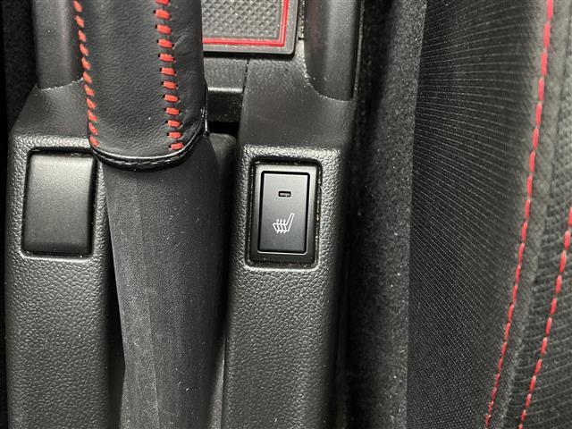 スイフトスポーツ ベースグレード　ワンオーナー　純正ＳＤナビ　フルセグテレビ　スズキセーフティサポート　ＣＤ　ＤＶＤ　Ｂｌｕｅｔｏｏｔｈ　純正１７インチアルミホイール　純正ドライブレコーダー　ｍｏｍｏステアリングカバー（15枚目）