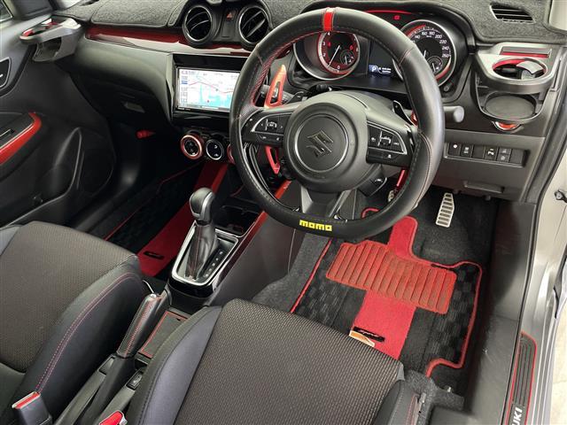 スイフトスポーツ ベースグレード　ワンオーナー　純正ＳＤナビ　フルセグテレビ　スズキセーフティサポート　ＣＤ　ＤＶＤ　Ｂｌｕｅｔｏｏｔｈ　純正１７インチアルミホイール　純正ドライブレコーダー　ｍｏｍｏステアリングカバー（19枚目）