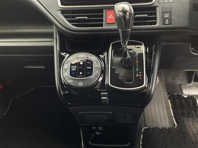 ノア Ｓｉ　ダブルバイビーＩＩＩ　ディーラーナビ　フリップダウンモニター　バックカメラ　ドライブレコーダー　ハーフレザー　両側パワースライドドア　オートホールド　レーンキープアシスト　クルーズコントロール　バイザー　オートハイビーム（6枚目）