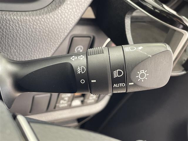 ノア Ｓｉ　ダブルバイビーＩＩＩ　ディーラーナビ　フリップダウンモニター　バックカメラ　ドライブレコーダー　ハーフレザー　両側パワースライドドア　オートホールド　レーンキープアシスト　クルーズコントロール　バイザー　オートハイビーム（13枚目）