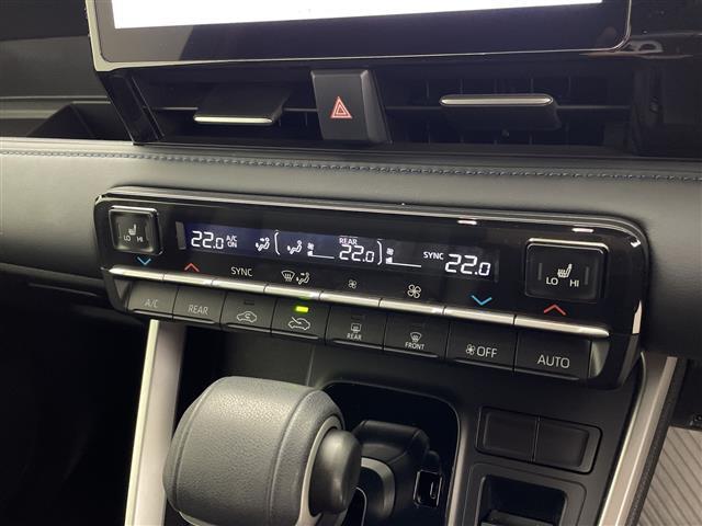 ヴォクシー Ｓ－Ｚ　１０．５型ナビ　１４型有機ＥＬ後席ディスプレイ　バックカメラ　ＥＴＣ２．０　トヨタセーフティセンス　クリアランスソナー　両側パワースライドドア　純正１７インチＡＷ　ＬＥＤヘッドライト　オートライト（11枚目）