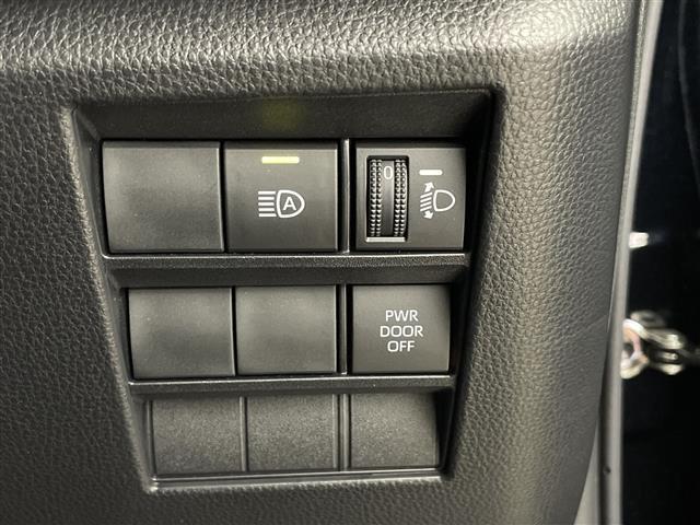 ヴォクシー Ｓ－Ｚ　１０．５型ナビ　１４型有機ＥＬ後席ディスプレイ　バックカメラ　ＥＴＣ２．０　トヨタセーフティセンス　クリアランスソナー　両側パワースライドドア　純正１７インチＡＷ　ＬＥＤヘッドライト　オートライト（12枚目）