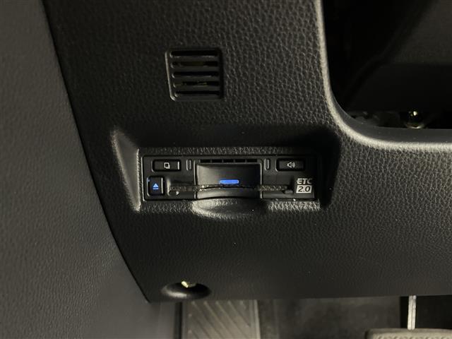 ヴォクシー Ｓ－Ｚ　１０．５型ナビ　１４型有機ＥＬ後席ディスプレイ　バックカメラ　ＥＴＣ２．０　トヨタセーフティセンス　クリアランスソナー　両側パワースライドドア　純正１７インチＡＷ　ＬＥＤヘッドライト　オートライト（13枚目）