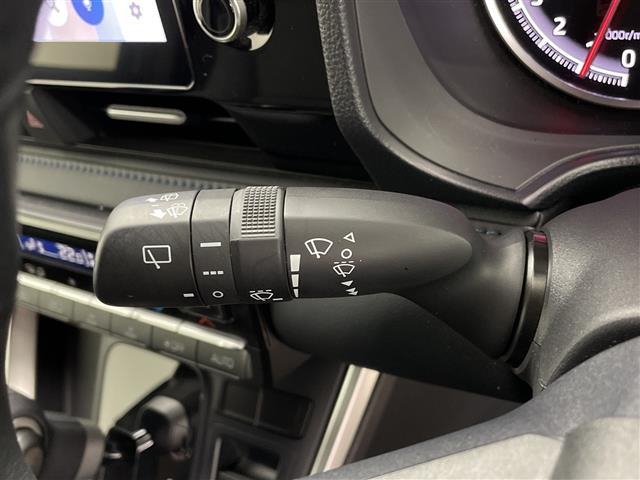 ヴォクシー Ｓ－Ｚ　１０．５型ナビ　１４型有機ＥＬ後席ディスプレイ　バックカメラ　ＥＴＣ２．０　トヨタセーフティセンス　クリアランスソナー　両側パワースライドドア　純正１７インチＡＷ　ＬＥＤヘッドライト　オートライト（15枚目）