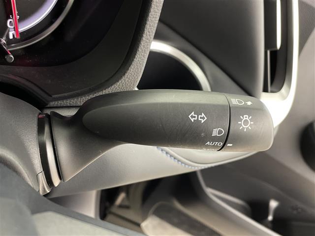 ヴォクシー Ｓ－Ｚ　１０．５型ナビ　１４型有機ＥＬ後席ディスプレイ　バックカメラ　ＥＴＣ２．０　トヨタセーフティセンス　クリアランスソナー　両側パワースライドドア　純正１７インチＡＷ　ＬＥＤヘッドライト　オートライト（16枚目）