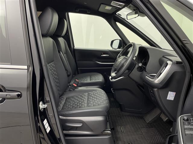 ヴォクシー Ｓ－Ｚ　１０．５型ナビ　１４型有機ＥＬ後席ディスプレイ　バックカメラ　ＥＴＣ２．０　トヨタセーフティセンス　クリアランスソナー　両側パワースライドドア　純正１７インチＡＷ　ＬＥＤヘッドライト　オートライト（22枚目）