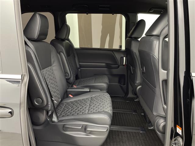 ヴォクシー Ｓ－Ｚ　１０．５型ナビ　１４型有機ＥＬ後席ディスプレイ　バックカメラ　ＥＴＣ２．０　トヨタセーフティセンス　クリアランスソナー　両側パワースライドドア　純正１７インチＡＷ　ＬＥＤヘッドライト　オートライト（24枚目）