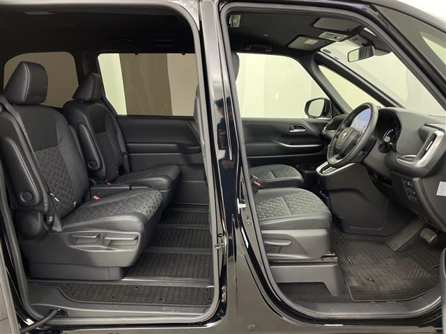 ヴォクシー Ｓ－Ｚ　１０．５型ナビ　１４型有機ＥＬ後席ディスプレイ　バックカメラ　ＥＴＣ２．０　トヨタセーフティセンス　クリアランスソナー　両側パワースライドドア　純正１７インチＡＷ　ＬＥＤヘッドライト　オートライト（25枚目）