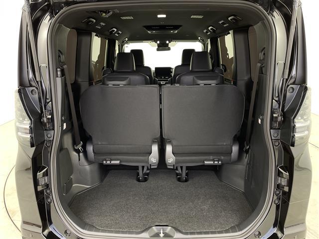 ヴォクシー Ｓ－Ｚ　１０．５型ナビ　１４型有機ＥＬ後席ディスプレイ　バックカメラ　ＥＴＣ２．０　トヨタセーフティセンス　クリアランスソナー　両側パワースライドドア　純正１７インチＡＷ　ＬＥＤヘッドライト　オートライト（28枚目）