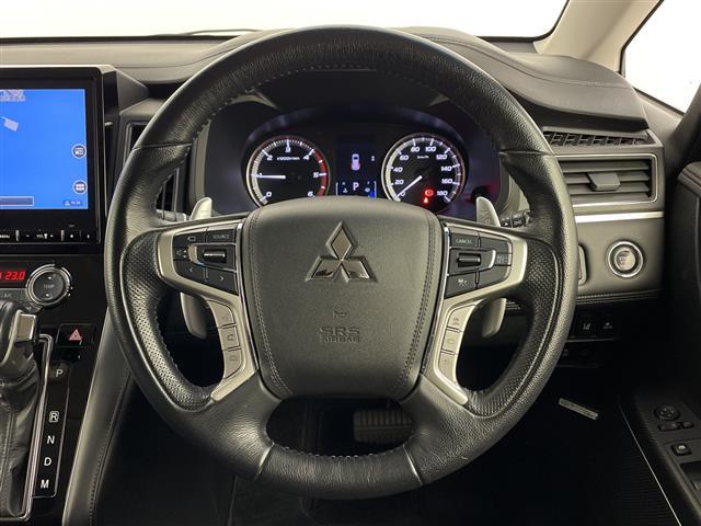 デリカＤ：５ アーバンギア　Ｇ　パワーパッケージ　純正１０型ナビ　マルチアラウンドモニター　フリップダウンモニター　フルセグテレビ　両側パワースライドドア　電動リアゲート　電動サイドステップ　ドライブレコーダー　ＥＴＣ　革巻きステアリング　ステリモ（6枚目）