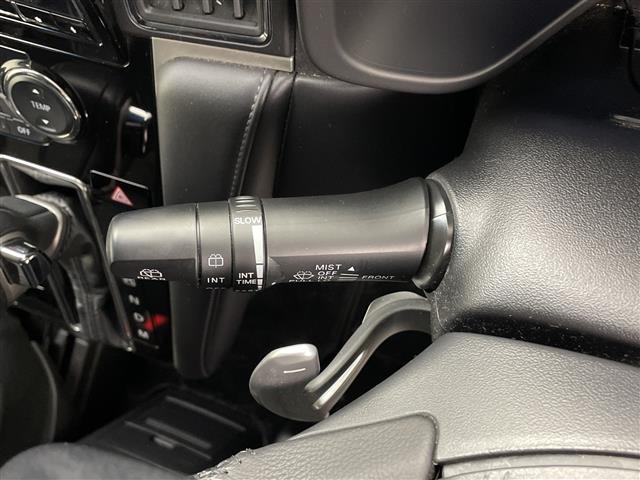 デリカＤ：５ アーバンギア　Ｇ　パワーパッケージ　純正１０型ナビ　マルチアラウンドモニター　フリップダウンモニター　フルセグテレビ　両側パワースライドドア　電動リアゲート　電動サイドステップ　ドライブレコーダー　ＥＴＣ　革巻きステアリング　ステリモ（9枚目）