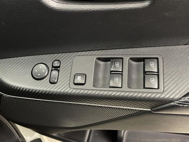 デリカＤ：５ アーバンギア　Ｇ　パワーパッケージ　純正１０型ナビ　マルチアラウンドモニター　フリップダウンモニター　フルセグテレビ　両側パワースライドドア　電動リアゲート　電動サイドステップ　ドライブレコーダー　ＥＴＣ　革巻きステアリング　ステリモ（19枚目）