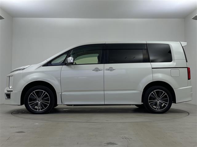 デリカＤ：５ アーバンギア　Ｇ　パワーパッケージ　純正１０型ナビ　マルチアラウンドモニター　フリップダウンモニター　フルセグテレビ　両側パワースライドドア　電動リアゲート　電動サイドステップ　ドライブレコーダー　ＥＴＣ　革巻きステアリング　ステリモ（33枚目）
