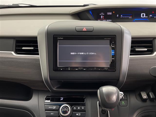 フリード＋ Ｇ・ホンダセンシング　純正ナビ　バックカメラ　ＥＴＣ　ドライブレコーダー　ホンダセンシング　ステアリングスイッチ　両側パワースライドドア　追従クルーズコントロール　ＬＥＤヘッドライト　レーンキープアシスト　純正フロアマット（4枚目）
