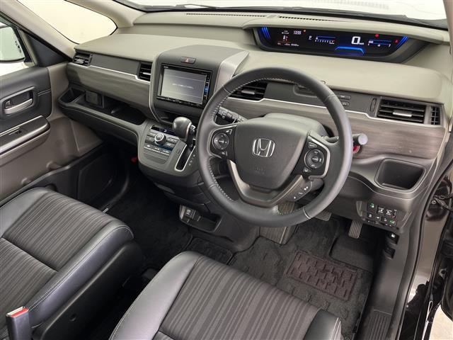 フリード＋ Ｇ・ホンダセンシング　純正ナビ　バックカメラ　ＥＴＣ　ドライブレコーダー　ホンダセンシング　ステアリングスイッチ　両側パワースライドドア　追従クルーズコントロール　ＬＥＤヘッドライト　レーンキープアシスト　純正フロアマット（19枚目）