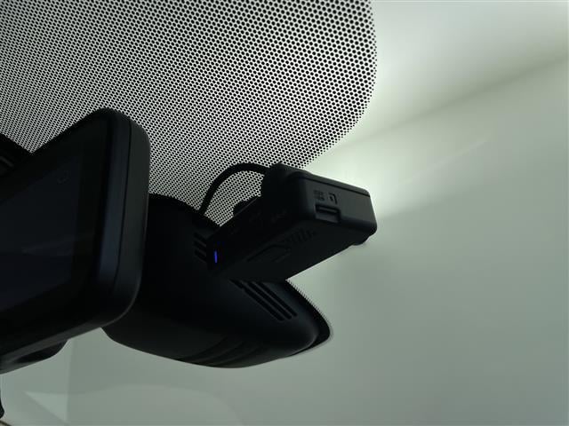 セレナ e-パワー ハイウェイスターV ワンオーナー 純正ナビ プロパイロット アラウンドビューモニター ドライブレコーダー デジタルインナーミラー コーナーセンサー ドアバイザー 両側パワースライドドア ETC LEDヘッドライト(3枚目)