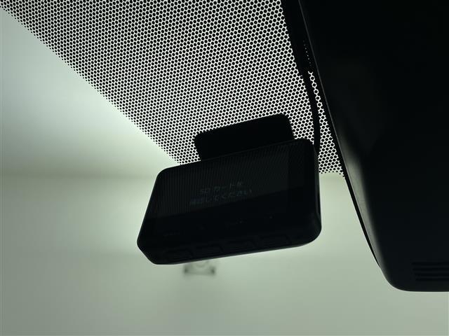 シエンタ ファンベースＧ　純正ＳＤナビ　バックカメラ　両側パワースライドドア　パノラミックビューモニター　前方ドライブレコーダー　純正フロアマット　ビルドインＥＴＣ　ドライブレコーダー　ＬＥＤヘッドライト　革巻きステリモ（3枚目）