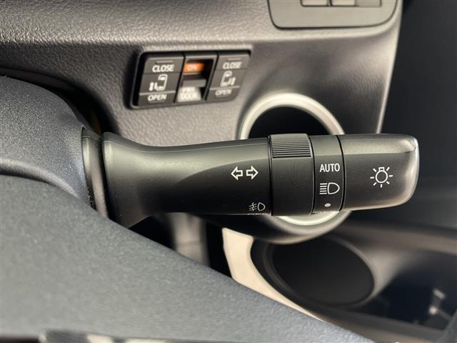 シエンタ ファンベースＧ　純正ＳＤナビ　バックカメラ　両側パワースライドドア　パノラミックビューモニター　前方ドライブレコーダー　純正フロアマット　ビルドインＥＴＣ　ドライブレコーダー　ＬＥＤヘッドライト　革巻きステリモ（10枚目）