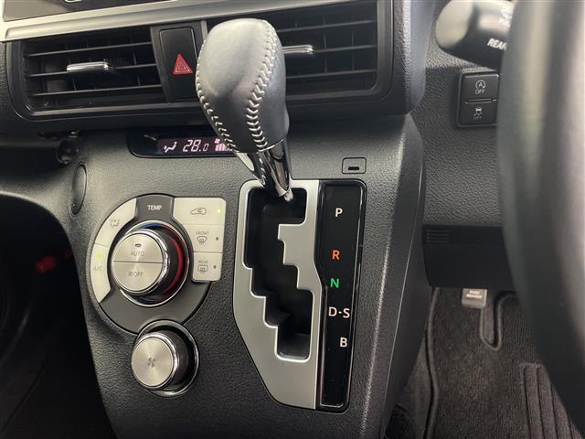 シエンタ ファンベースＧ　純正ＳＤナビ　バックカメラ　両側パワースライドドア　パノラミックビューモニター　前方ドライブレコーダー　純正フロアマット　ビルドインＥＴＣ　ドライブレコーダー　ＬＥＤヘッドライト　革巻きステリモ（13枚目）