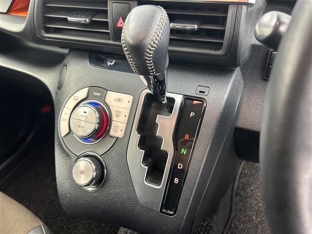 シエンタ ハイブリッドＧ　クエロ　純正ナビ　バックカメラ　モデリスタエアロ　Ｔｏｙｏｔａ　Ｓａｆｅｔｙ　Ｓｅｎｓｅ　プリクラッシュセーフティ　レーンディパーチャーアラート　オートマチックハイビーム　先行車発進告知機能　ドラレコ　ＬＥＤ（12枚目）