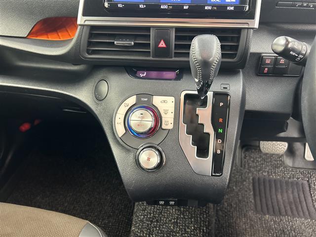シエンタ ハイブリッドＧ　クエロ　純正ナビ　バックカメラ　モデリスタエアロ　Ｔｏｙｏｔａ　Ｓａｆｅｔｙ　Ｓｅｎｓｅ　プリクラッシュセーフティ　レーンディパーチャーアラート　オートマチックハイビーム　先行車発進告知機能　ドラレコ　ＬＥＤ（13枚目）