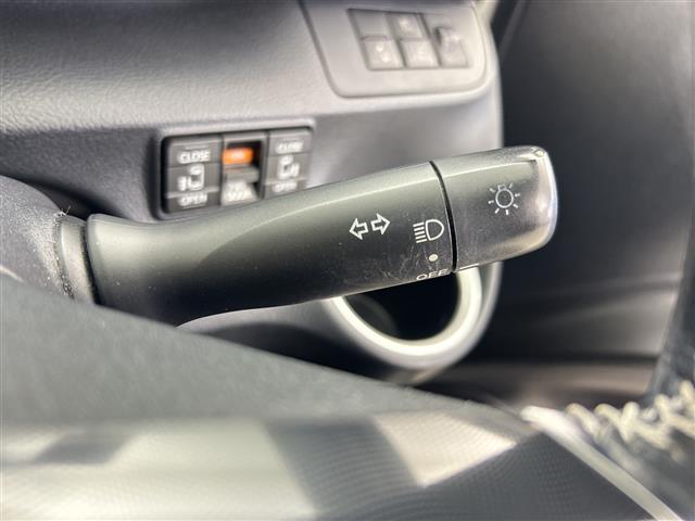 シエンタ Ｇ　純正ＳＤナビ　バックカメラ　両側パワースライドドア　トヨタセーフティセンス　レーンキープアシスト　衝突被害軽減ブレーキ　ステアリングリモコン　純正フロアマット　スマートキー　アイドリングストップ（12枚目）