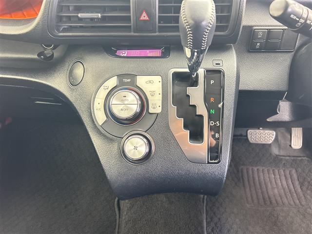 シエンタ Ｇ　純正ＳＤナビ　バックカメラ　両側パワースライドドア　トヨタセーフティセンス　レーンキープアシスト　衝突被害軽減ブレーキ　ステアリングリモコン　純正フロアマット　スマートキー　アイドリングストップ（17枚目）