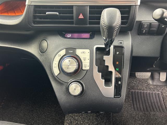 シエンタ ファンベースＧ　純正ＳＤナビ　バックカメラ　前後ドライブレコーダー　両側パワースライドドア　ビルトインＥＴＣ　トヨタセーフティセンス　レーンキープアシスト　コーナーセンサー　純正ＡＷ１５インチ　スマートキー　禁煙車（8枚目）