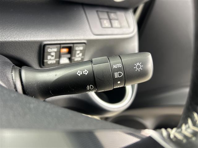 シエンタ ファンベースＧ　純正ＳＤナビ　バックカメラ　前後ドライブレコーダー　両側パワースライドドア　ビルトインＥＴＣ　トヨタセーフティセンス　レーンキープアシスト　コーナーセンサー　純正ＡＷ１５インチ　スマートキー　禁煙車（11枚目）