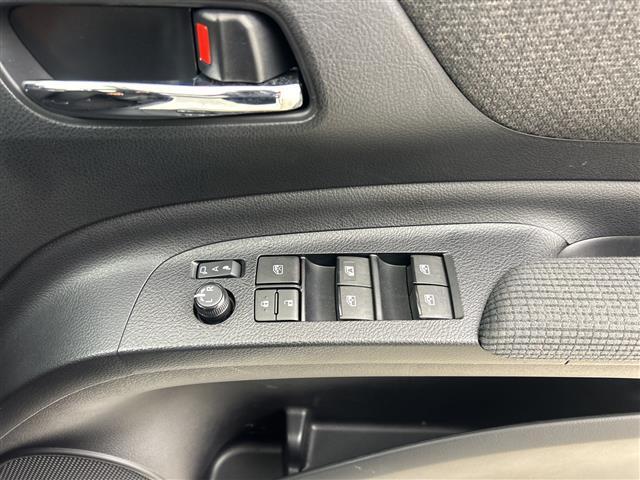 シエンタ ファンベースＧ　純正ＳＤナビ　バックカメラ　前後ドライブレコーダー　両側パワースライドドア　ビルトインＥＴＣ　トヨタセーフティセンス　レーンキープアシスト　コーナーセンサー　純正ＡＷ１５インチ　スマートキー　禁煙車（18枚目）