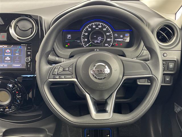 ノート 　純正ＳＤナビ　テレビキャンセラー　デジタルインナーミラー　前後ドライブレコーダー　アラウンドビューモニター　コーナーセンサー　ビルドインＥＴＣ　純正アルミホイール　ＬＥＤヘッドライト　ドアバイザー（6枚目）