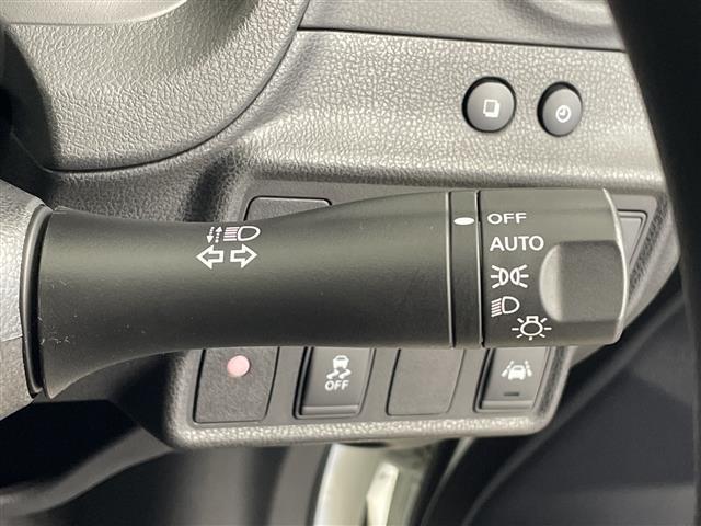 ノート 　純正ＳＤナビ　テレビキャンセラー　デジタルインナーミラー　前後ドライブレコーダー　アラウンドビューモニター　コーナーセンサー　ビルドインＥＴＣ　純正アルミホイール　ＬＥＤヘッドライト　ドアバイザー（9枚目）