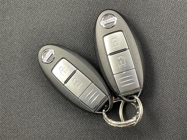 ノート 　純正ＳＤナビ　テレビキャンセラー　デジタルインナーミラー　前後ドライブレコーダー　アラウンドビューモニター　コーナーセンサー　ビルドインＥＴＣ　純正アルミホイール　ＬＥＤヘッドライト　ドアバイザー（16枚目）