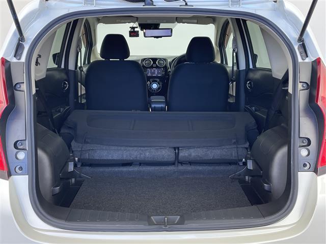 ノート 　純正ＳＤナビ　テレビキャンセラー　デジタルインナーミラー　前後ドライブレコーダー　アラウンドビューモニター　コーナーセンサー　ビルドインＥＴＣ　純正アルミホイール　ＬＥＤヘッドライト　ドアバイザー（18枚目）