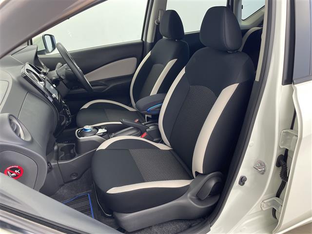 ノート 　純正ＳＤナビ　テレビキャンセラー　デジタルインナーミラー　前後ドライブレコーダー　アラウンドビューモニター　コーナーセンサー　ビルドインＥＴＣ　純正アルミホイール　ＬＥＤヘッドライト　ドアバイザー（21枚目）