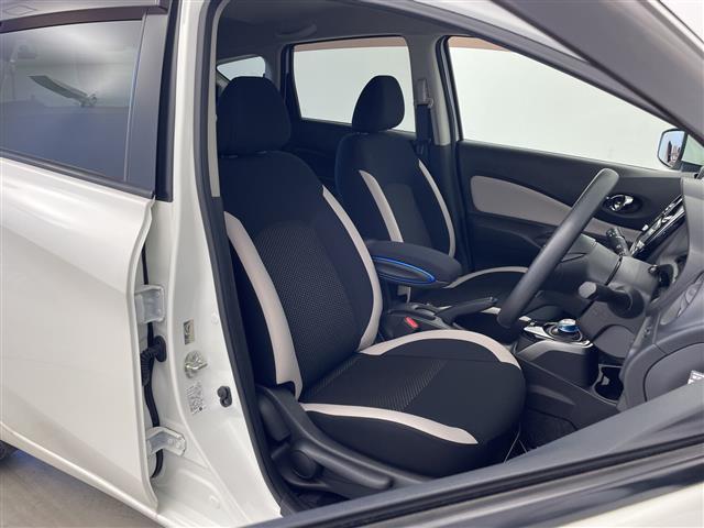 ノート 　純正ＳＤナビ　テレビキャンセラー　デジタルインナーミラー　前後ドライブレコーダー　アラウンドビューモニター　コーナーセンサー　ビルドインＥＴＣ　純正アルミホイール　ＬＥＤヘッドライト　ドアバイザー（22枚目）