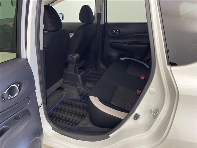 ノート 　純正ＳＤナビ　テレビキャンセラー　デジタルインナーミラー　前後ドライブレコーダー　アラウンドビューモニター　コーナーセンサー　ビルドインＥＴＣ　純正アルミホイール　ＬＥＤヘッドライト　ドアバイザー（24枚目）