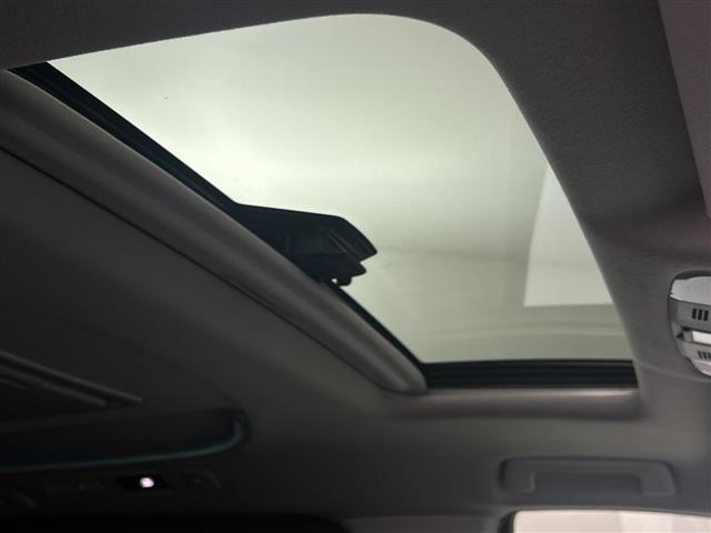 アルファード ２．５Ｓ　Ｃパッケージ　純正ナビ機能付きディスプレイオーディオ　サンルーフ　純正１２．１型フリップダウンモニター　前後ドライブレコーダー　ビルドインＥＴＣ　オートホールド　両側パワースライドドア　ＬＥＤヘッドライト　クルコン（2枚目）