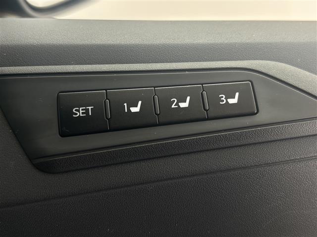 アルファード ２．５Ｓ　Ｃパッケージ　純正ナビ機能付きディスプレイオーディオ　サンルーフ　純正１２．１型フリップダウンモニター　前後ドライブレコーダー　ビルドインＥＴＣ　オートホールド　両側パワースライドドア　ＬＥＤヘッドライト　クルコン（21枚目）