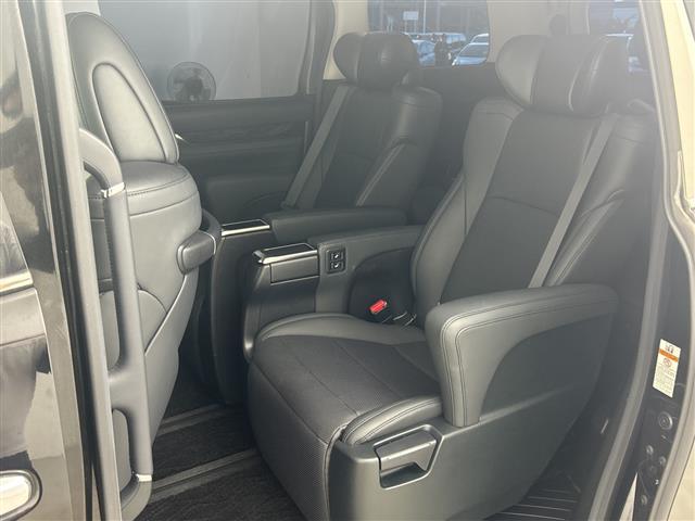 アルファード ２．５Ｓ　Ｃパッケージ　純正ナビ機能付きディスプレイオーディオ　サンルーフ　純正１２．１型フリップダウンモニター　前後ドライブレコーダー　ビルドインＥＴＣ　オートホールド　両側パワースライドドア　ＬＥＤヘッドライト　クルコン（28枚目）