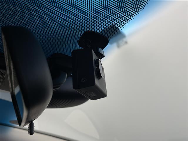 シャトル ハイブリッド　ホンダセンシング　純正ＳＤナビ　レーダークルーズコントロール　レーンキープアシスト　パドルシフト　前席シートヒーター　ドライブレコーダー　ドアバイザー　ＬＥＤヘッドライト　ビルドインＥＴＣ　電格ミラー（4枚目）