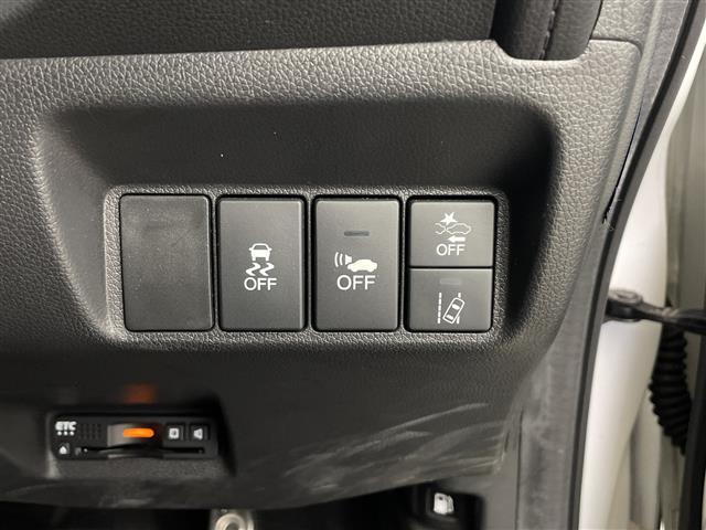 シャトル ハイブリッド　ホンダセンシング　純正ＳＤナビ　レーダークルーズコントロール　レーンキープアシスト　パドルシフト　前席シートヒーター　ドライブレコーダー　ドアバイザー　ＬＥＤヘッドライト　ビルドインＥＴＣ　電格ミラー（8枚目）