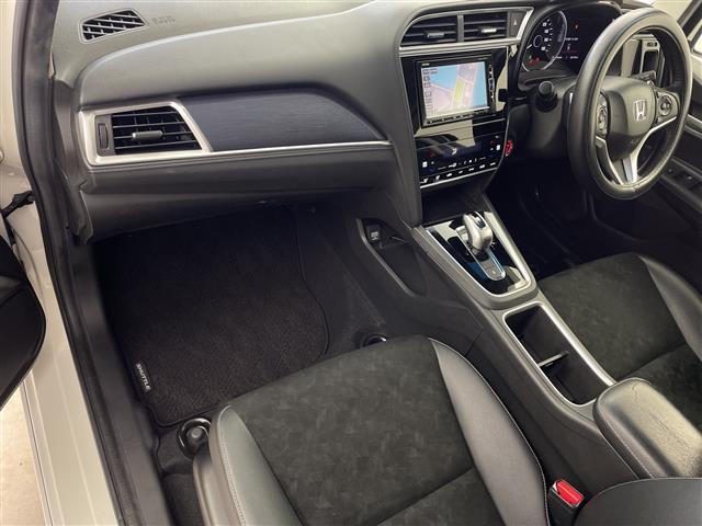 シャトル ハイブリッド　ホンダセンシング　純正ＳＤナビ　レーダークルーズコントロール　レーンキープアシスト　パドルシフト　前席シートヒーター　ドライブレコーダー　ドアバイザー　ＬＥＤヘッドライト　ビルドインＥＴＣ　電格ミラー（22枚目）