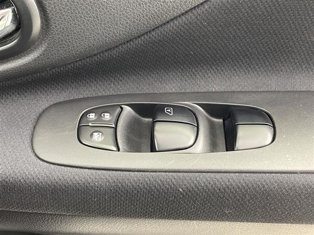 セレナ ＨＷＳ　Ｓ　ＨＶ　Ｖセレ　＋Ｓｅｆｔｙ　ワンオーナー　社外ＳＤナビ　フリップダウンモニター　ミラー一体型ドライブレコーダー　クルーズコントロール　ビルドインＥＴＣ　両側パワースライドドア　アレンジシート　アイドリングストップ　ドアバイザー（11枚目）